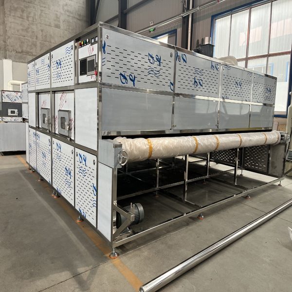 Microwave drying equipment for wool carpets